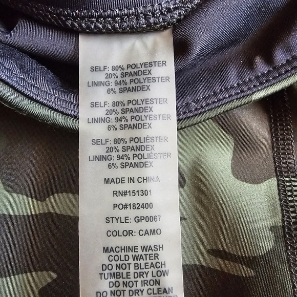 Good American Small High Rise Performance Leggings in Camo - Picture 4 of 6